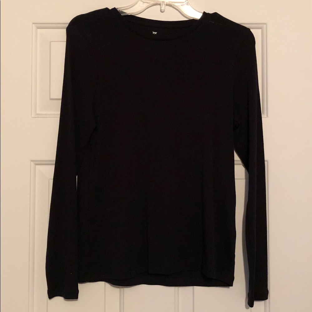 Women’s black long sleeve T-shirt